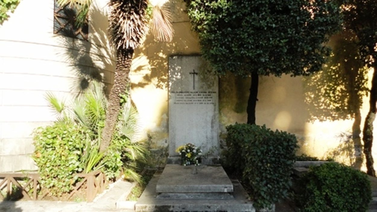 Pietro%20Valdoni%27s%20tomb%2CRome%20%281%29.jpg